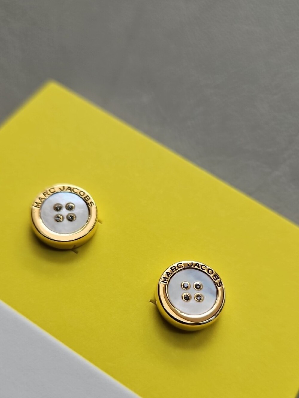 Marc Jacobs Gold-Tone Mother Of Pearl Button Stud Earrings - Picture 4 of 12